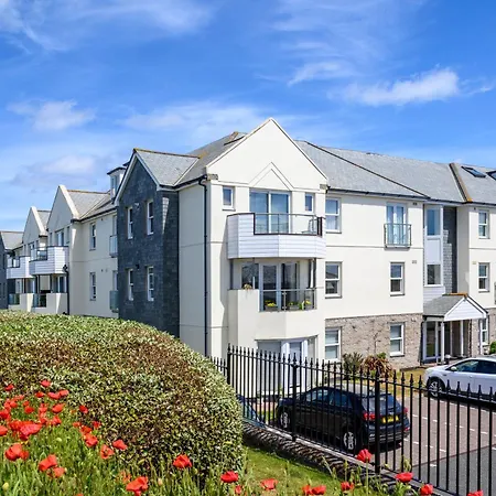 8 Spinnakers In Fistral, Newquay Holiday home *
