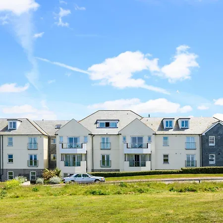 8 Spinnakers In Fistral, Newquay Holiday home