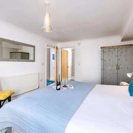 Holiday home 8 Spinnakers In Fistral, Newquay